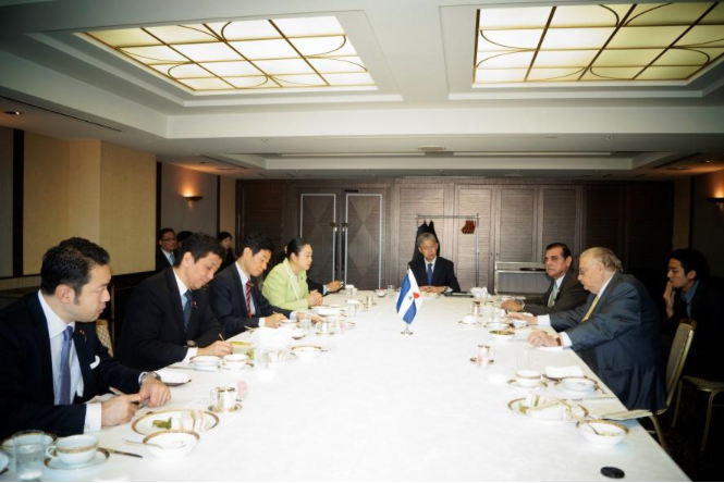 Encuentro con representantes del Parlamento japonés